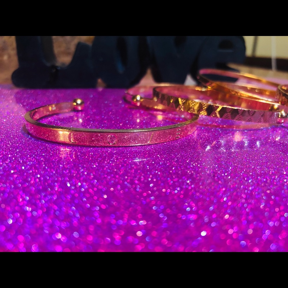 6 Gold bracelets Brand new. SUPPER CUTE